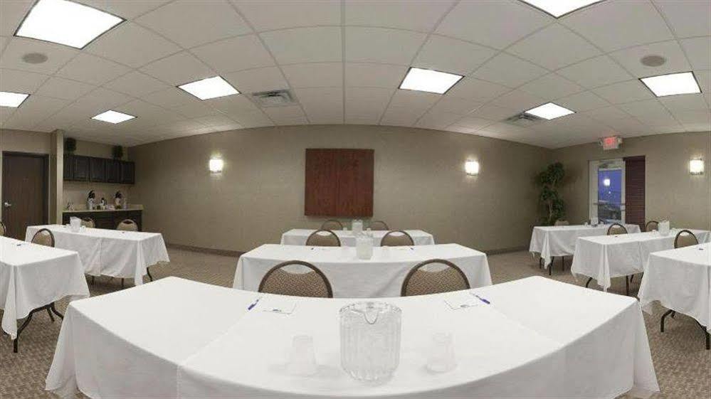 Holiday Inn Express Hotel & Suites Council Bluffs - Convention Center Area By Ihg Exterior foto