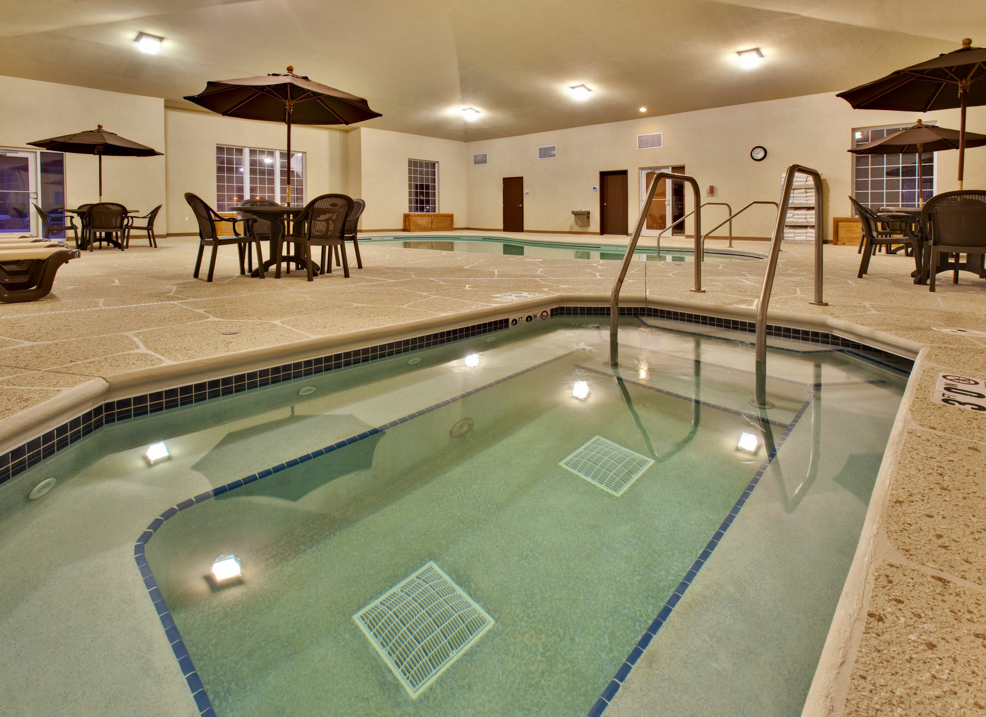 Holiday Inn Express Hotel & Suites Council Bluffs - Convention Center Area By Ihg Exterior foto