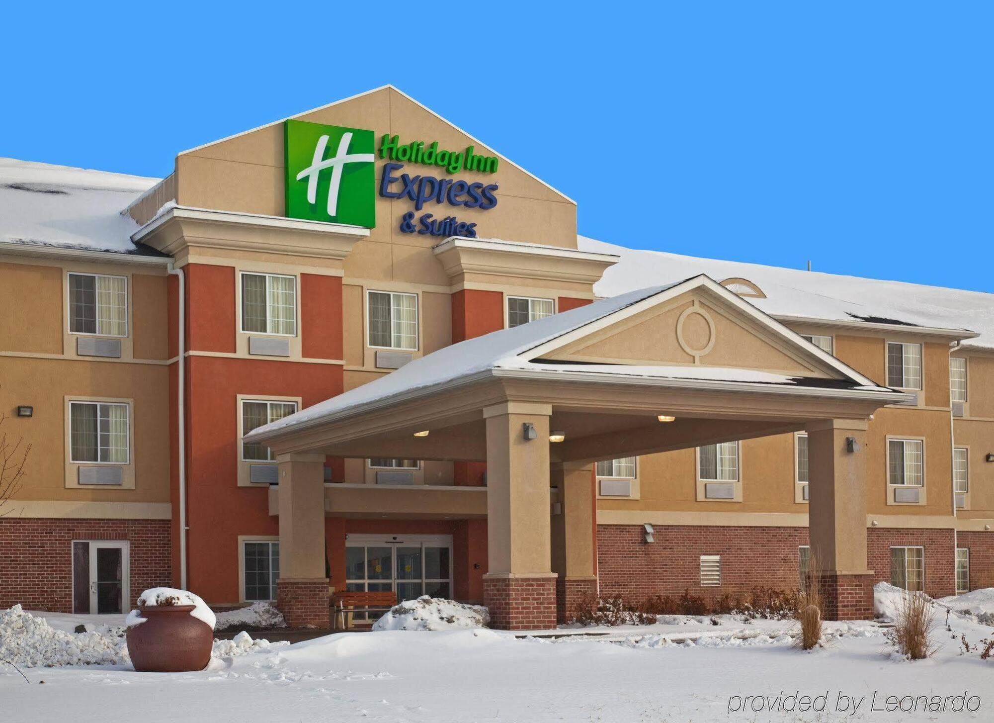 Holiday Inn Express Hotel & Suites Council Bluffs - Convention Center Area By Ihg Exterior foto